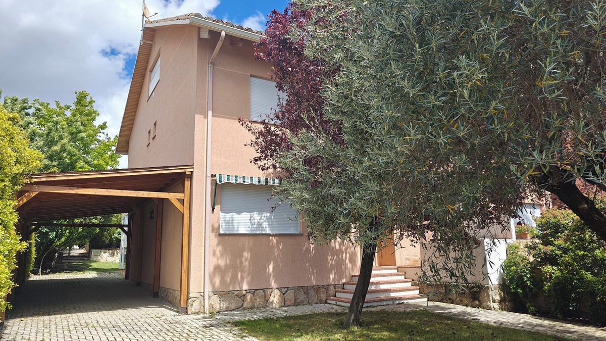 Collado Mediano House | House in Sierra de Madrid - Pool/garden - Wifi - Next to Train Station
