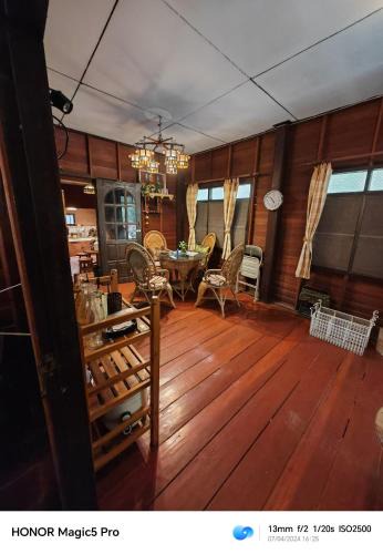 Luang Nuea House | House in the Forest