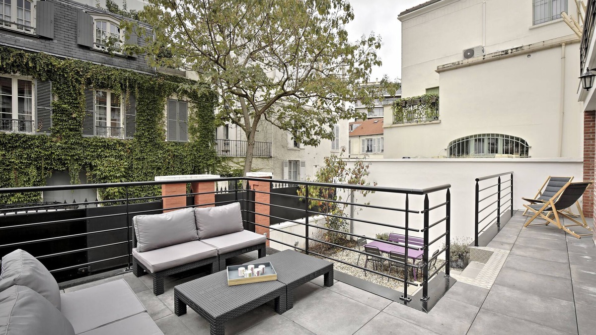 15th Arrondissement House | House in the heart of the 15th district in a private cul-de-sac 5 minutes from the metro, gym