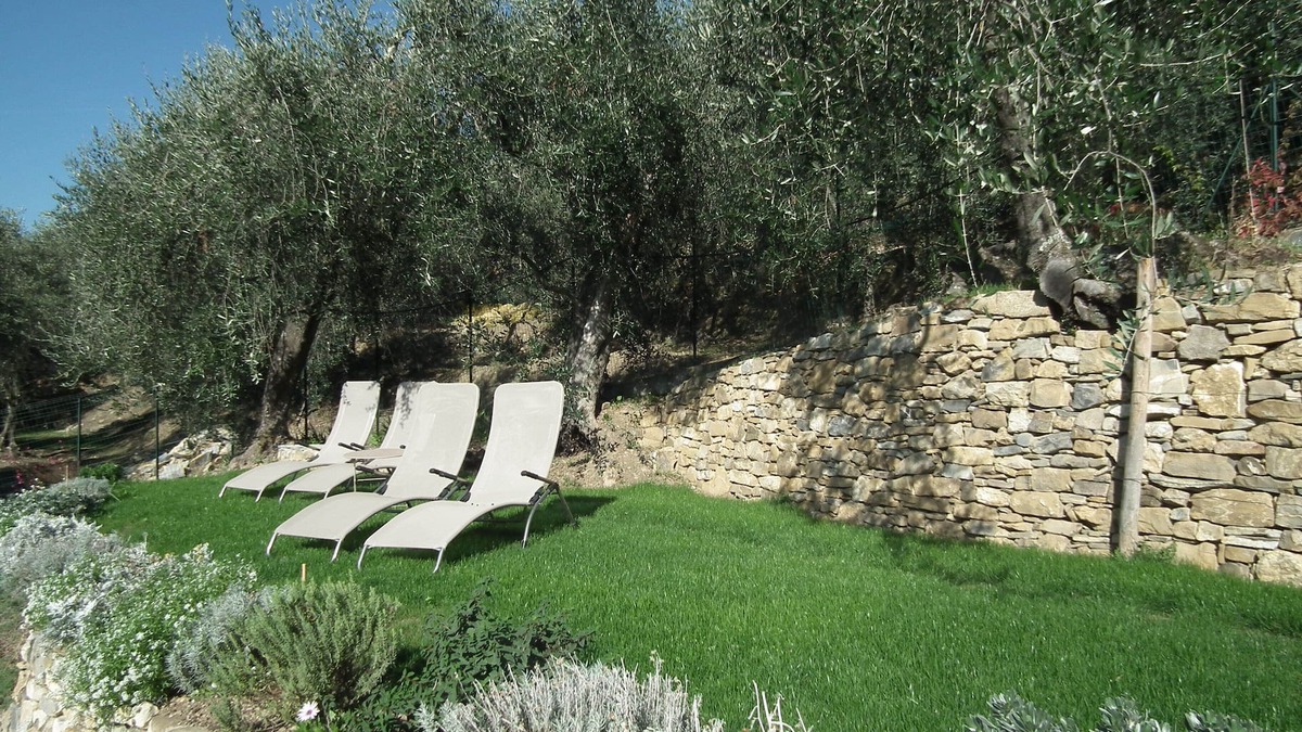Diano San Pietro Apartment | House in the Roses 1 - garden and valley view