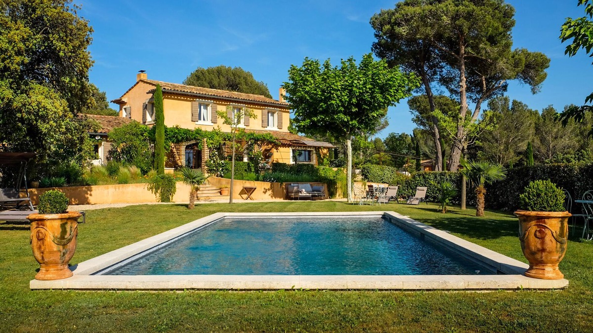 Puget Villa | House in the Luberon with traditional heated pool