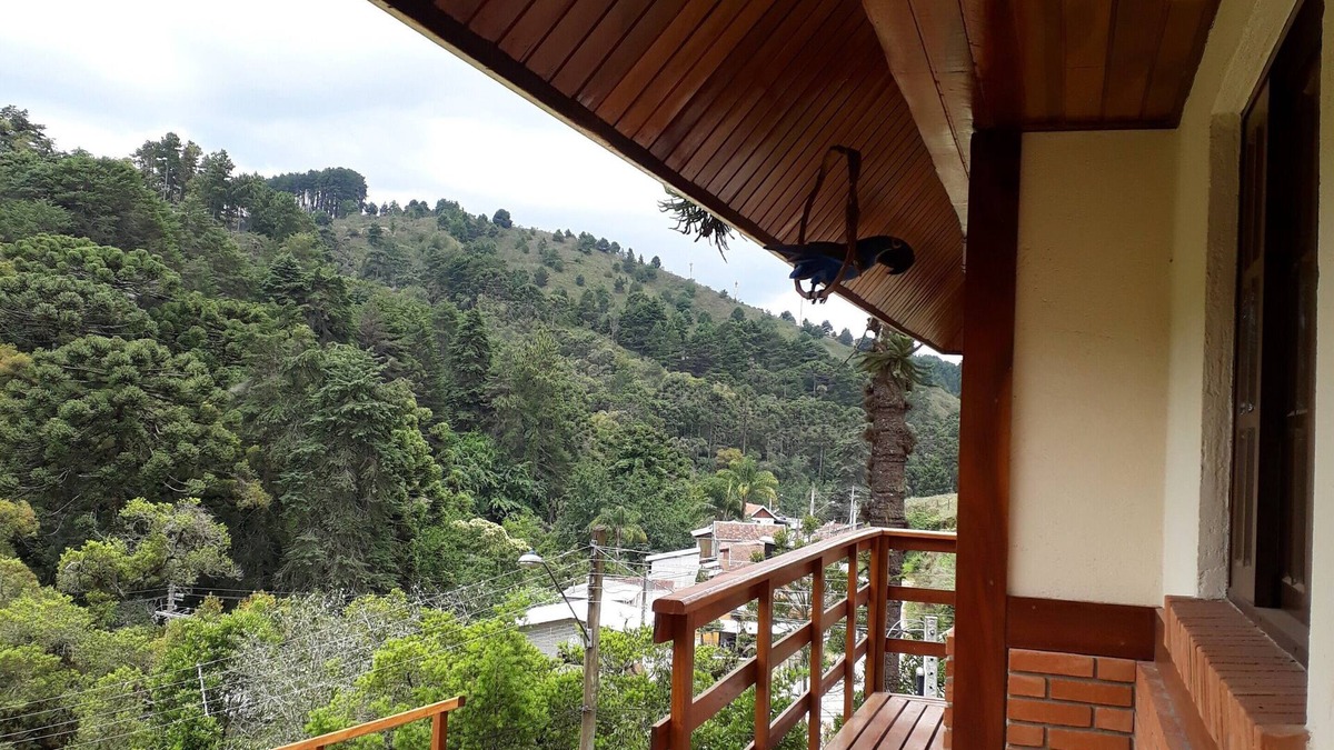 Campos do Jordao House | House in the mountains. 3 bedrooms that comfortably accommodate 5 people.