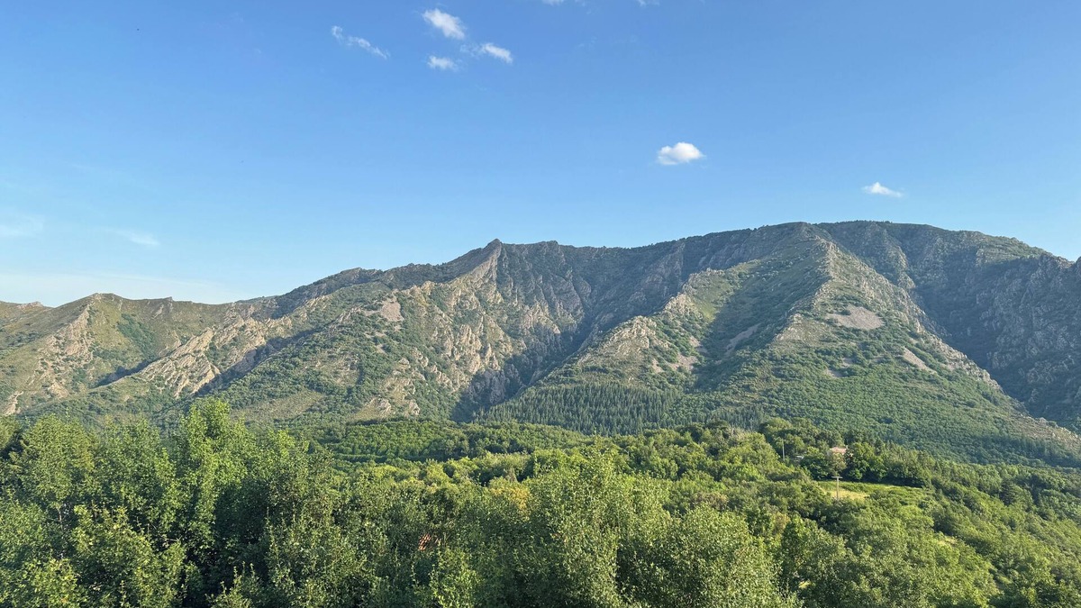 Castanet-le-Haut House | House in the mountains close to hiking trails.