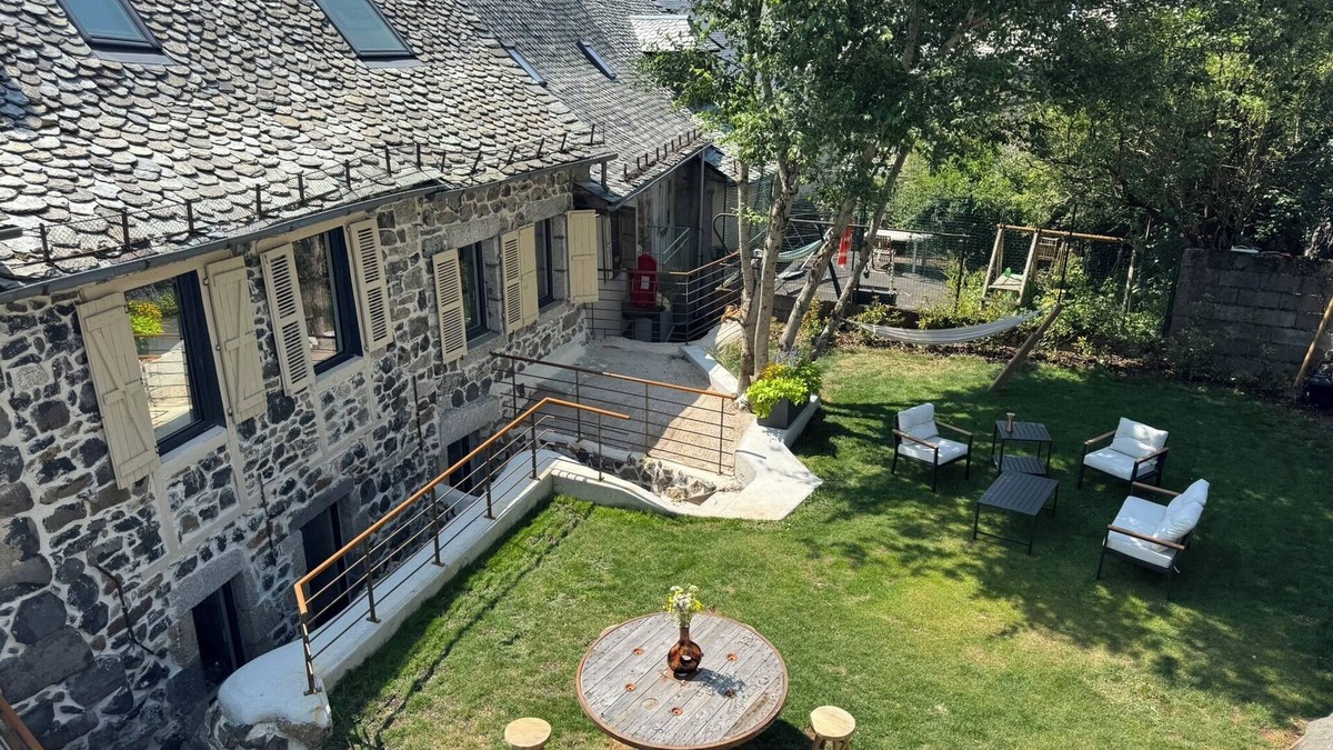 Laguiole House | House in the shadow of the bell tower