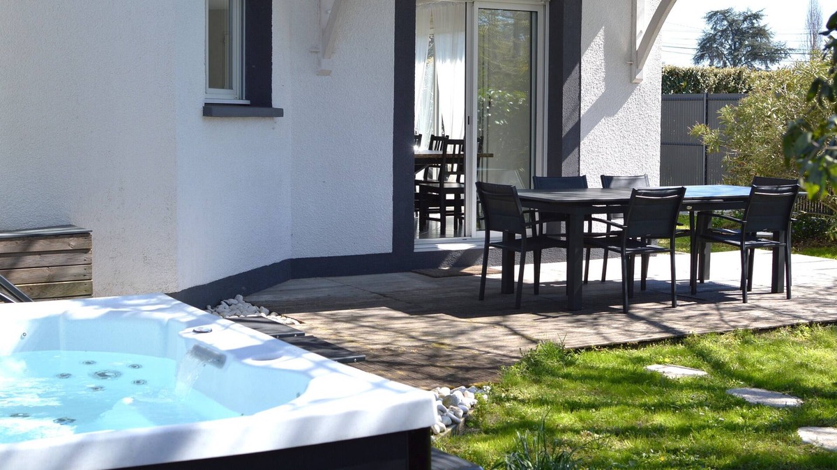 Cazaux House | House & jacuzzi at Lac de Cazaux /Arcachon (4-8 pers) Games room Table soccer