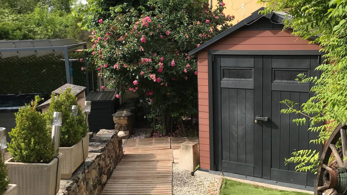 Saint-Gervazy Cottage | House 'Les Colibris 3 - Spa - 6 People' with Private Terrace, Wi-Fi and Air Conditioning