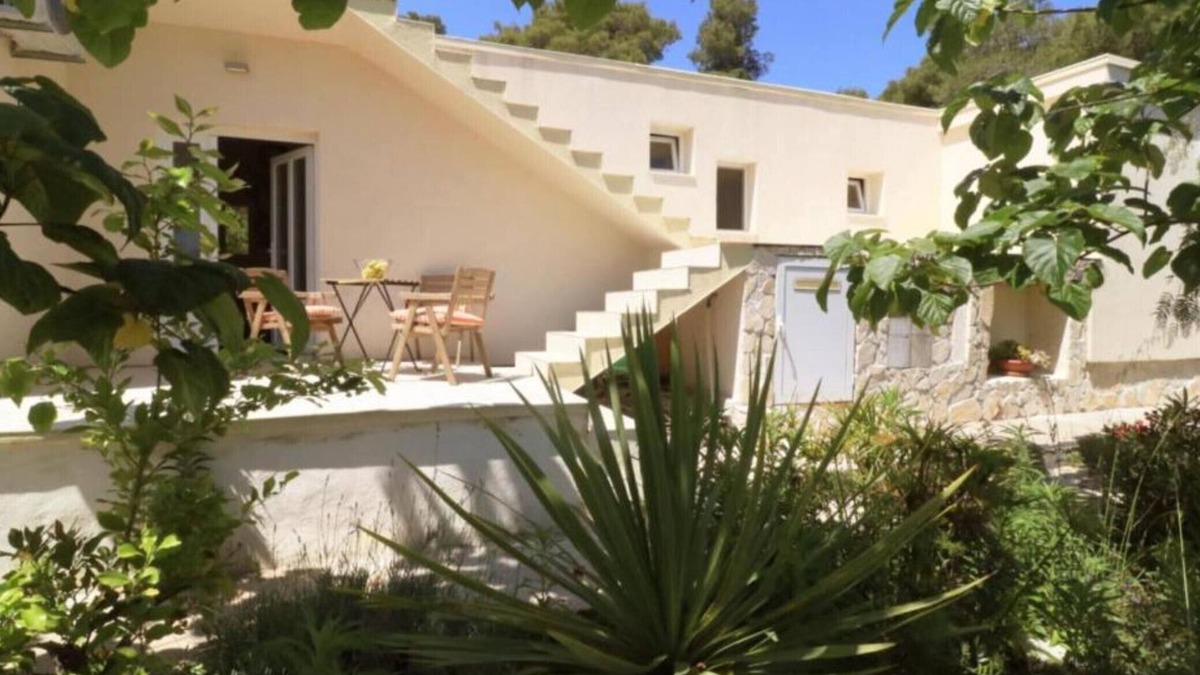 Rukavac House | House Leta Cozy Hideaway with Pool - Four Bedroom Holiday Home with Pool