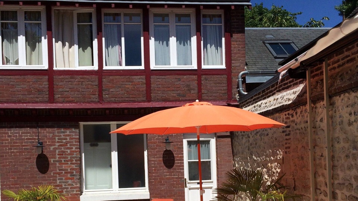 Gare-Jouvenet Cottage | House like a cottage (Gîte 4 people) with terrace in a garden close downtown