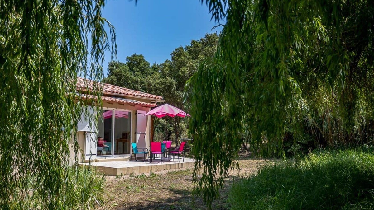 Maora House | house located in a haven of greenery 15 minutes walk from the beach of Maora