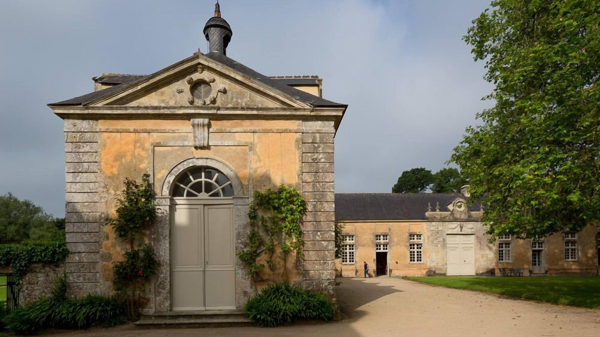 Yvetot-Bocage House | House located in the park of the castle of Pont-Rilly in Negreville Manche