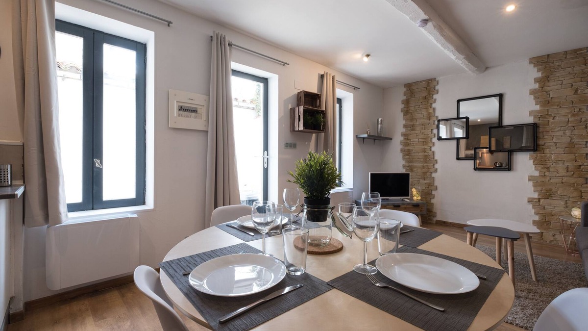 Carcassonne House | House near downtown and cited with terrace not overlooked
