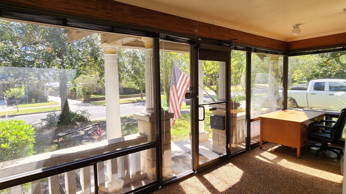 Fairfax House | House near historic Avondale district. Close to shops and attractions.