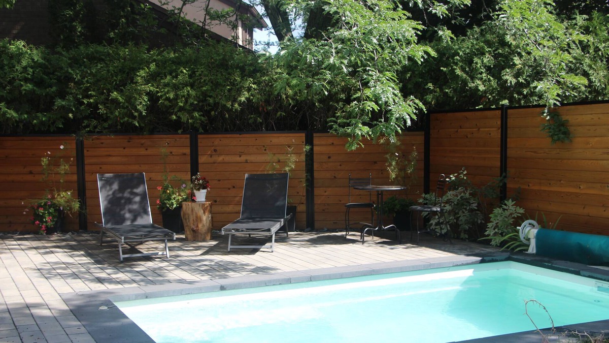 Longueuil House | House near Montreal with swimming pool