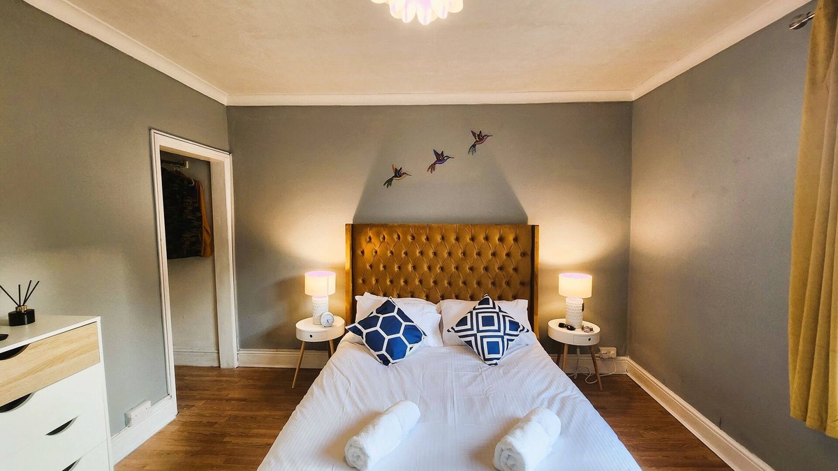 Hanham House | House near restaurants, park and pubs, perfect for pets!