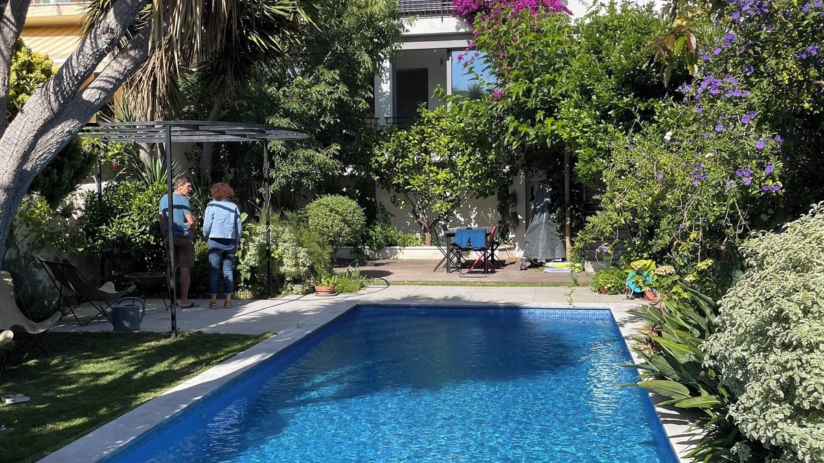 Bompard House | House near the beach with a garden, a roof top and a large swimming pool