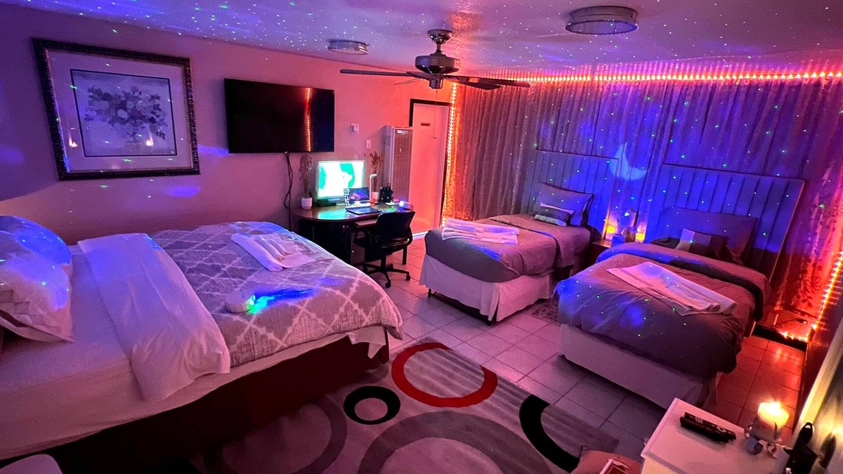 El Monte House | House North El Monte 3 rooms/7beds/2baths 14 miles to DTLA