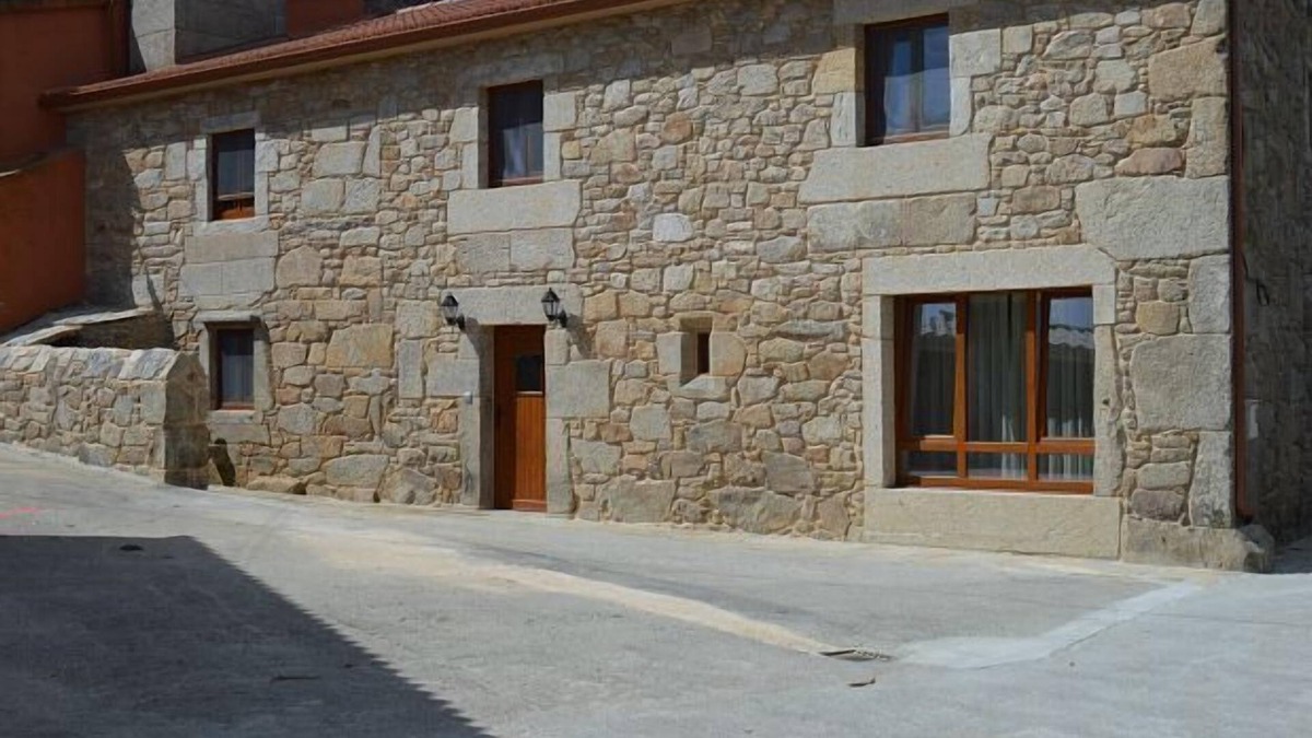 Dumbria Ski Chalet | House O Leiteiro for 15 people