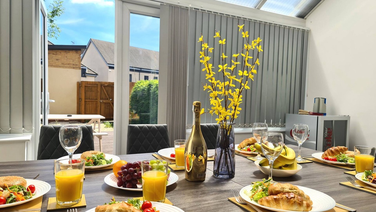 Peterborough House | House of 4 Chimneys by Your Lettings UK