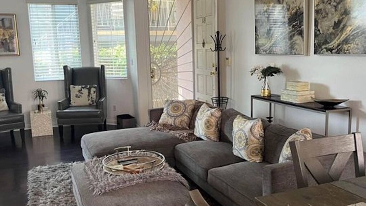 Inglewood Condo | House of Gordon Gartrale - Near LAX & Sofi! Family-Sized Condo In No. Inglewood