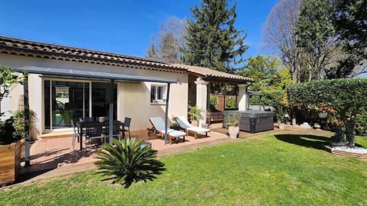 Bollene House | House of Happiness