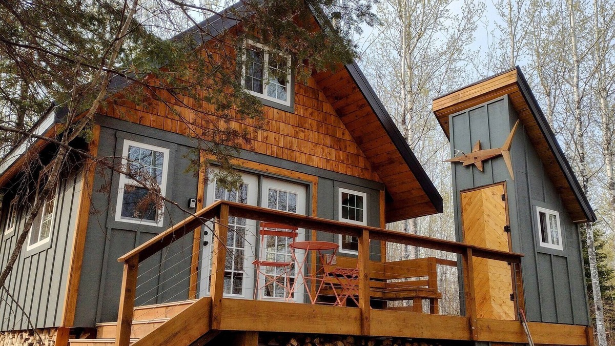 Grand Marais Cabin | House of the Grouse - Charming River-side Cabin and Sauna!