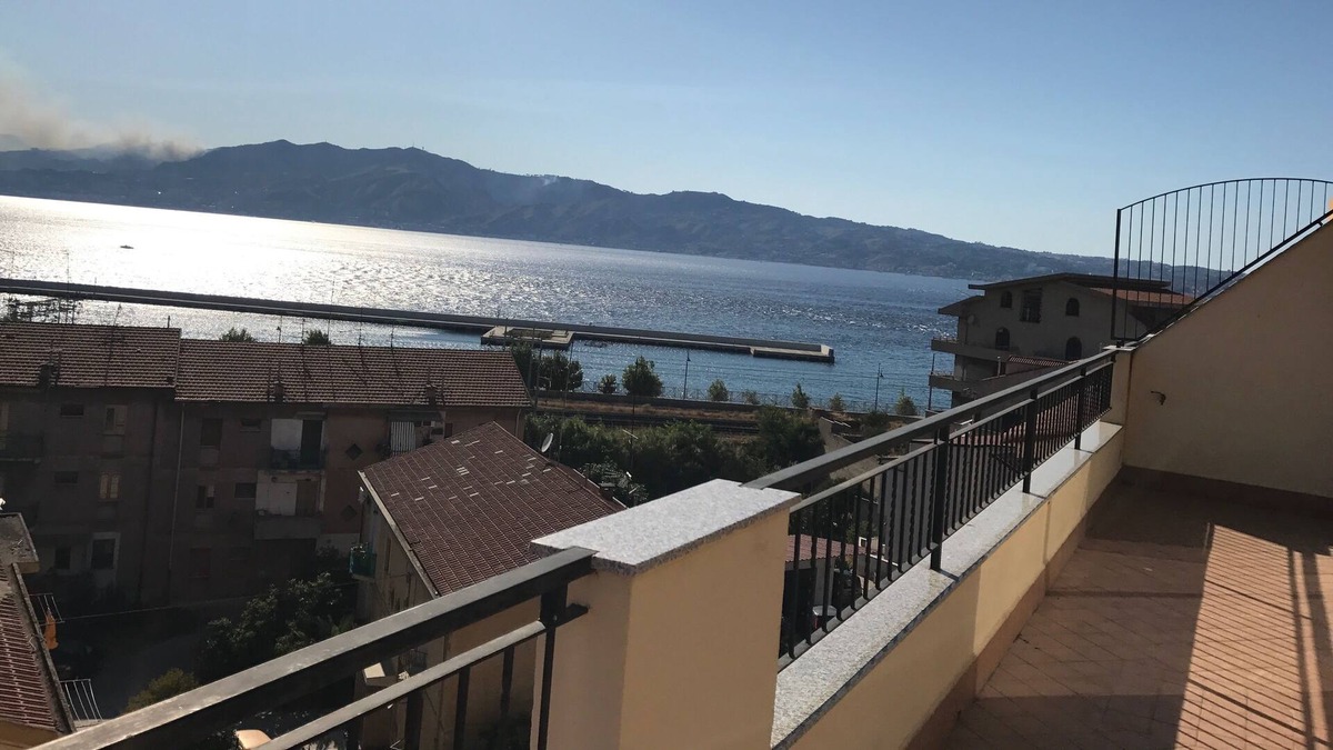 Villa San Giovanni Apartment | House of the strait.
