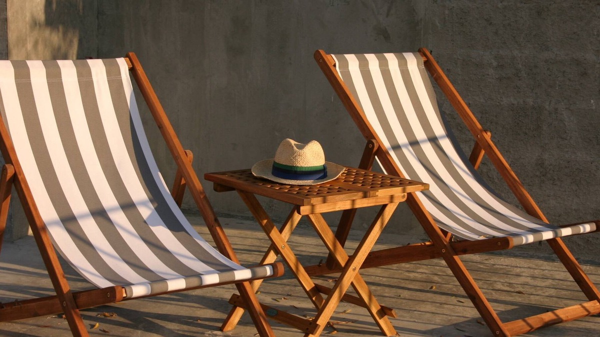 Vila Franca da Serra House | House of the Rivers Guard, on the river