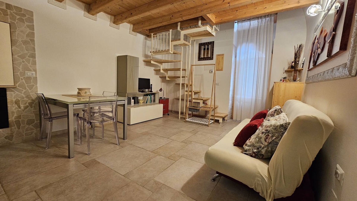 Corato House | House of the Rooster