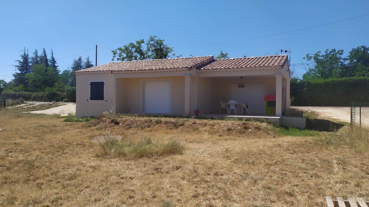 Issirac House | House on 1500 m2 of land in a hamlet in the countryside