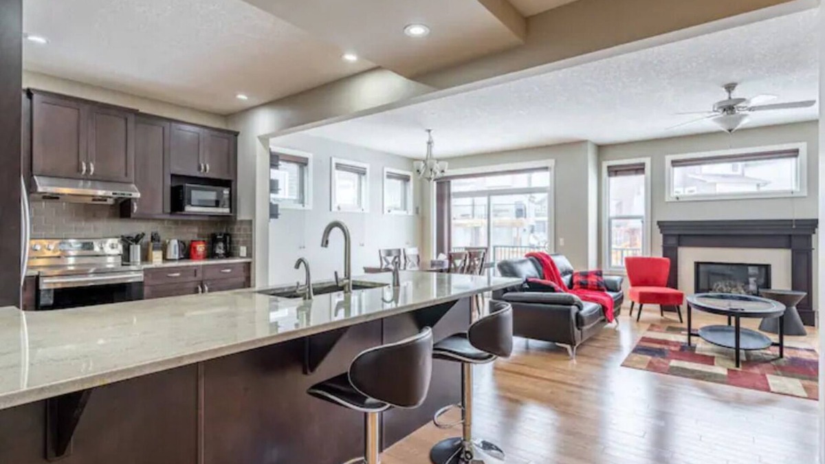 Northwest Calgary House | House on a Hill: 3Bdrm with Private Playground & New Appliances