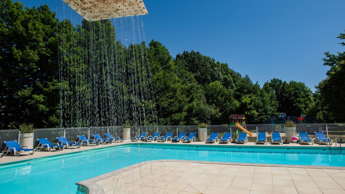 Lacapelle-Marival House | House on holiday park with pool in the Lot