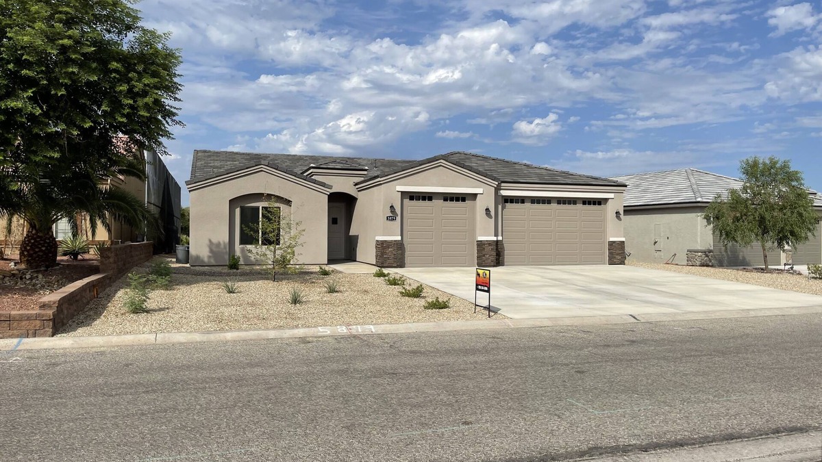 Fort Mohave House | House on Lake and Huukan Golf Course