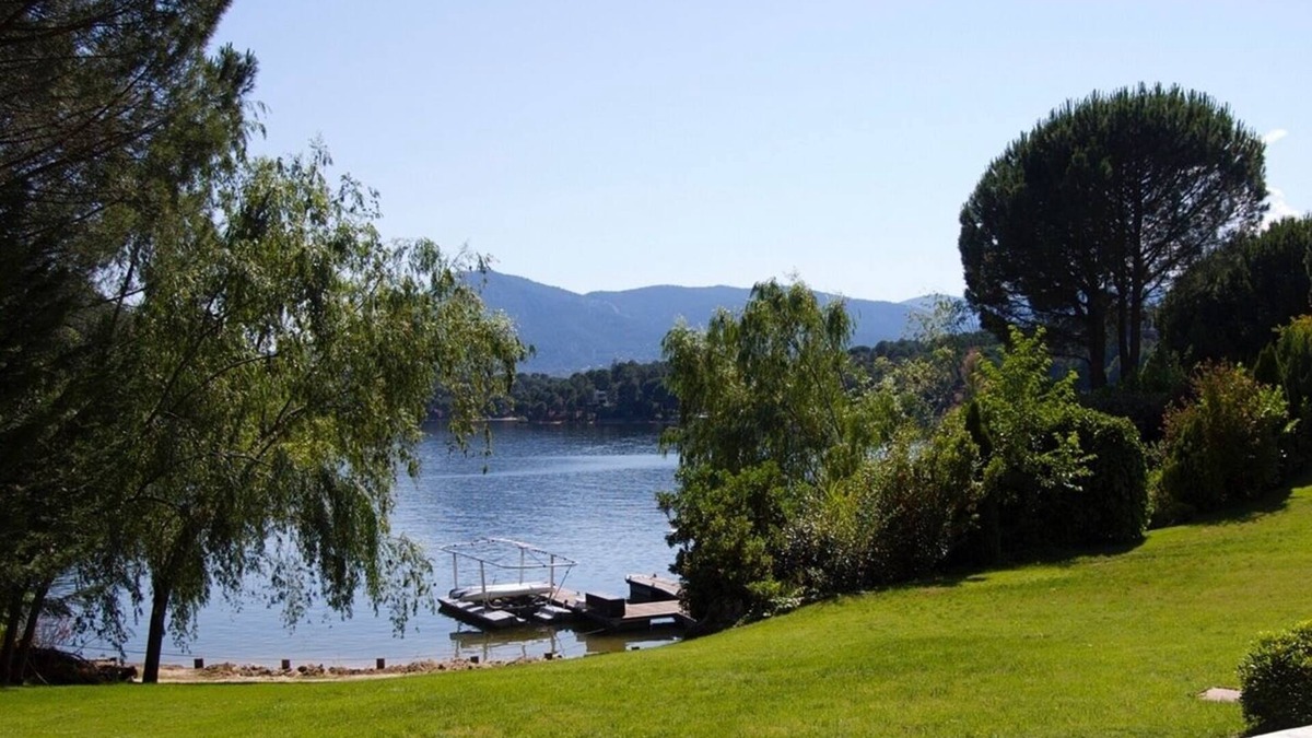Cebreros House | house on the banks of the San Juan reservoir
