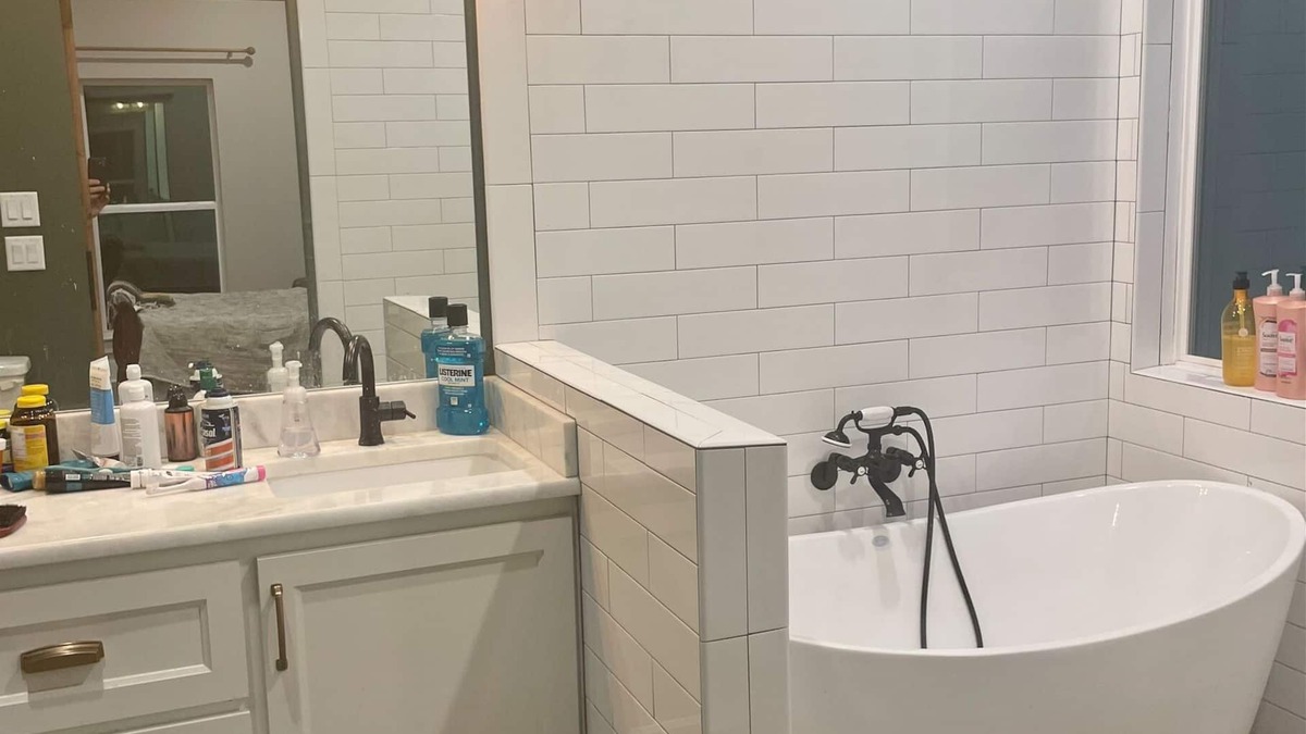 Era House | House on the Hilln3/2 house with scenic views outside Decatur with AC, WiFi.