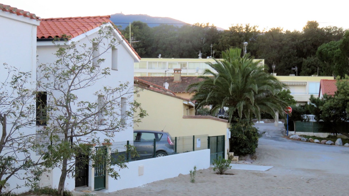 Plage d'Argeles House | House on the sand! 50 meters from the water.