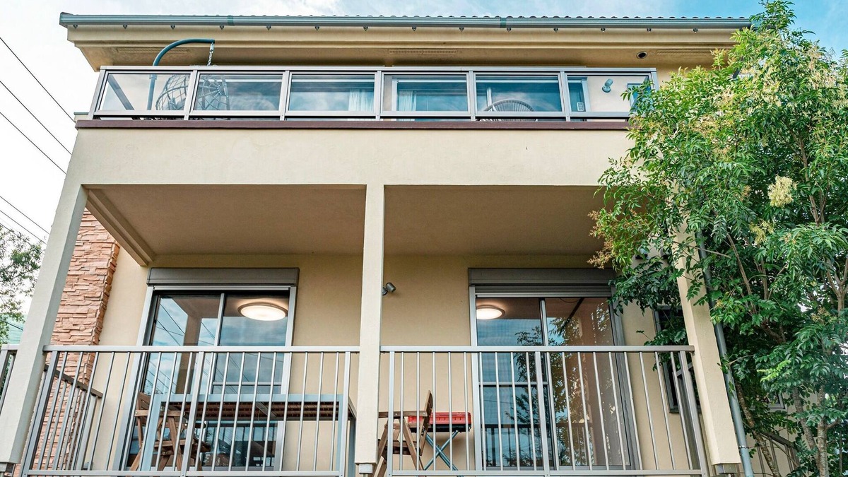 Yawatano House | House overlooking the Izu sea and Mt Omuro/Ito Shizuoka