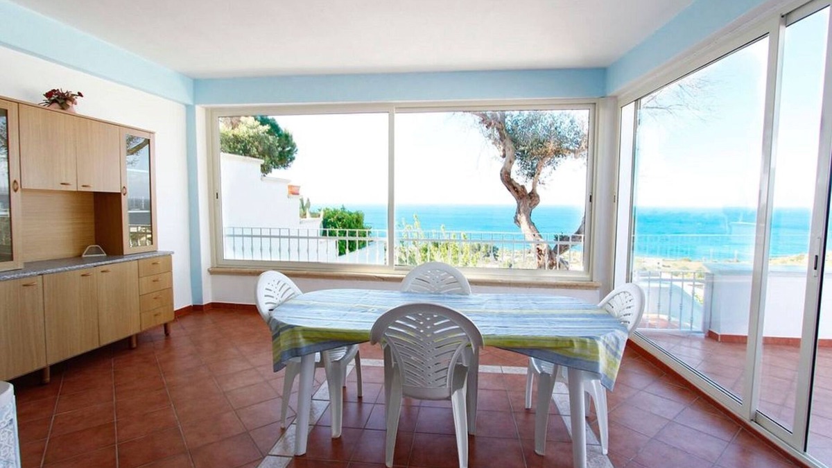 Torre Vado House | House quiet, sunny with wide views of the sea.