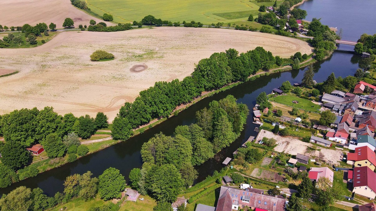 Priepert House | House right on the water with spacious grounds