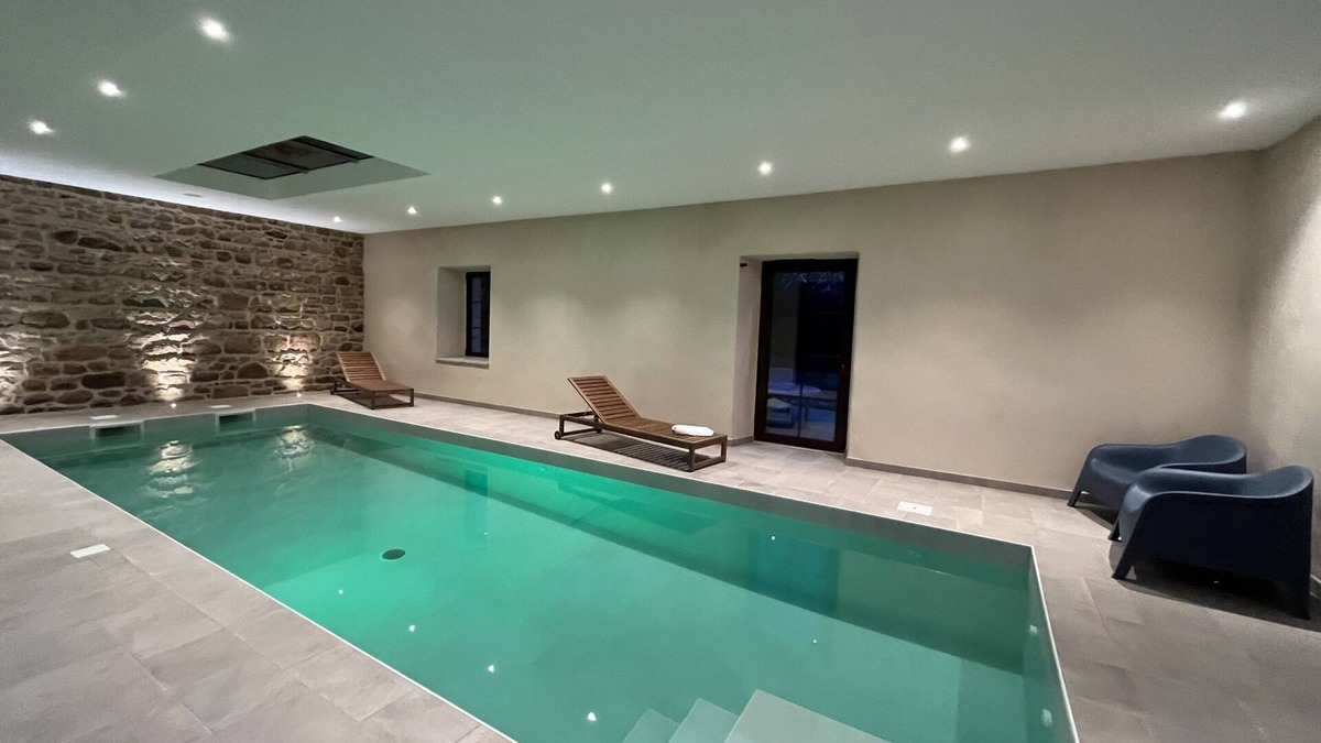 Penvenan House | House-Romantic-Ensuite-Pool View