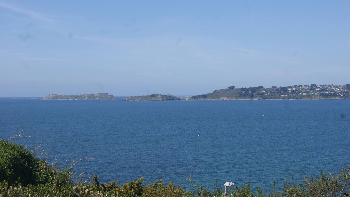 Tredrez-Locquemeau House | HOUSE SEA VIEW 100M BEACHES WITH ENCLOSED GARDEN
