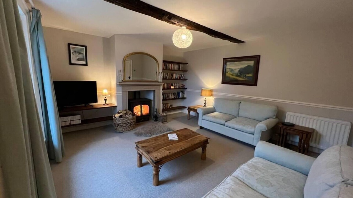 Caldbeck House | House - Sleeps 10, Pet friendly & Parking