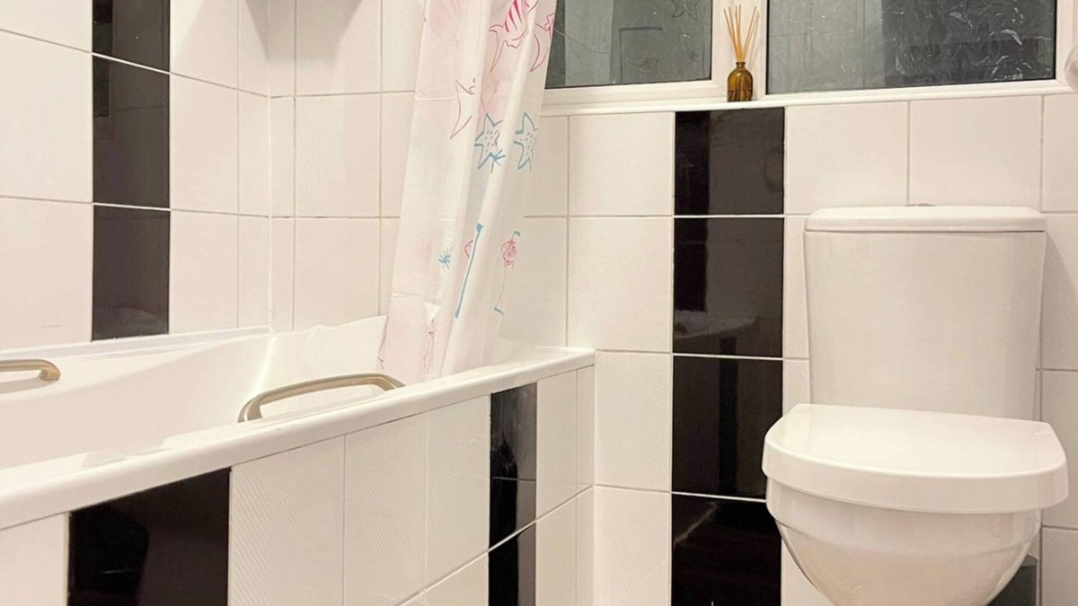 Chadwell House | House - Sleeps 8 - Garden - Parking