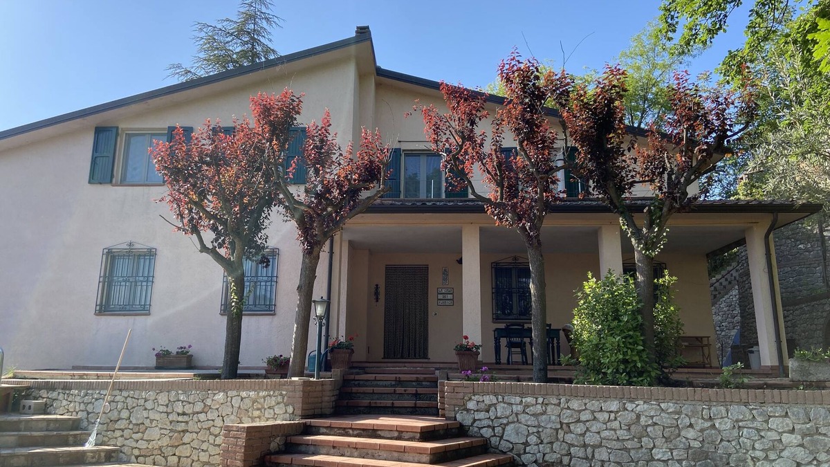 Verucchio Villa | House surrounded by oak trees, ideal for families who like to relax.