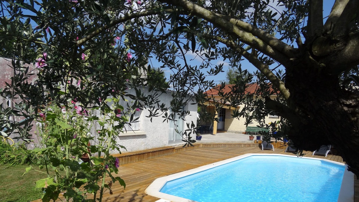 Chaniers House | House + swimming pool on pretty ground without opposite with saintes