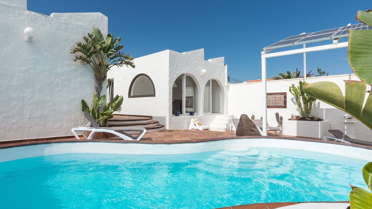 Telde Villa | House terrace 100m above the beach.Magnificent views180ºbeach.Golf. Free Wifi