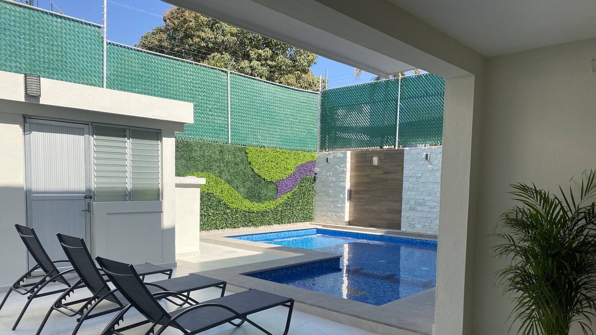 Ferrocarrilera House | HOUSE TWO STREETS FROM THE MALECON HEATED POOL
