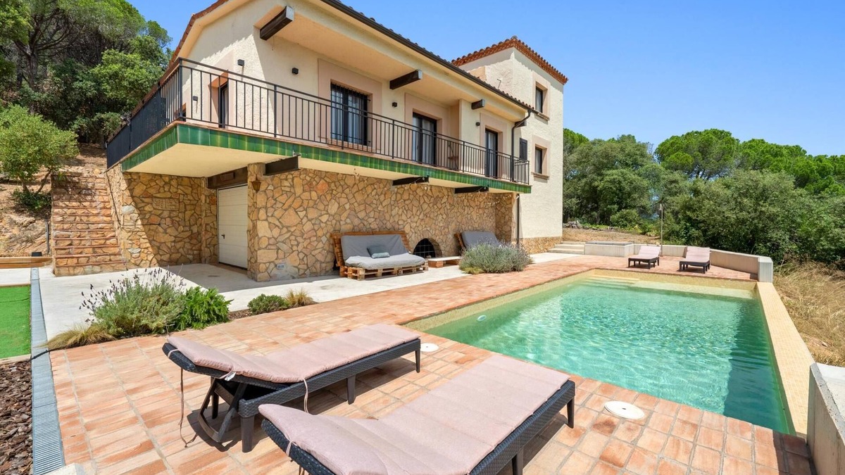 Sant Feliu de Guixols Villa | House with private pool 2km beach and center
