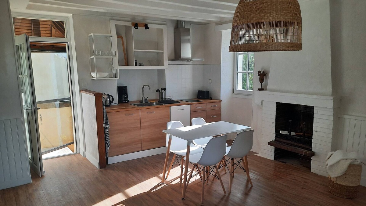 Cour-Maugis sur Huisne Apartment | House with garden in typical Percheron village