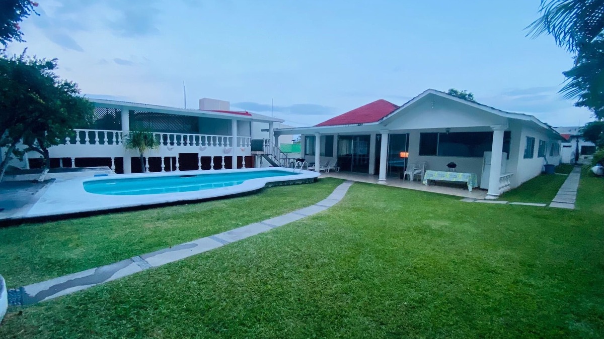 Palmira House | HOUSE WITH 4 BEDROOMS, FOR 8 PEOPLE, 4 BATHROOMS, 24 HOUR SECURITY, VERY CLOSE TO CUERNAVACA CENTER.