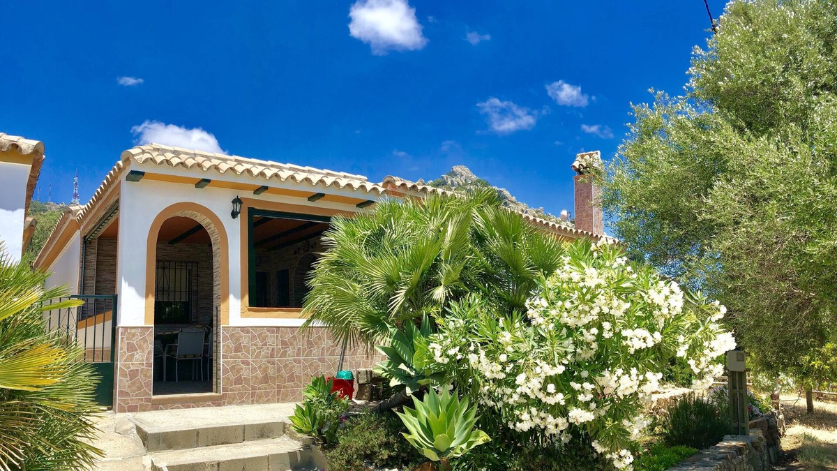 Bolonia House | House with barbecue and fireplace, ideal for summer and winter.